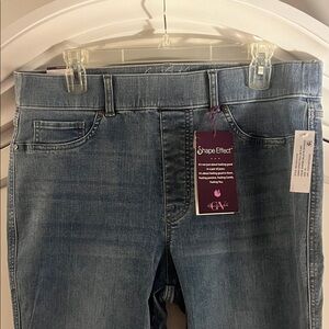 Gloria Vanderbilt Women’s Shape Effect Pull On
Flare Jeans size 16 NWT